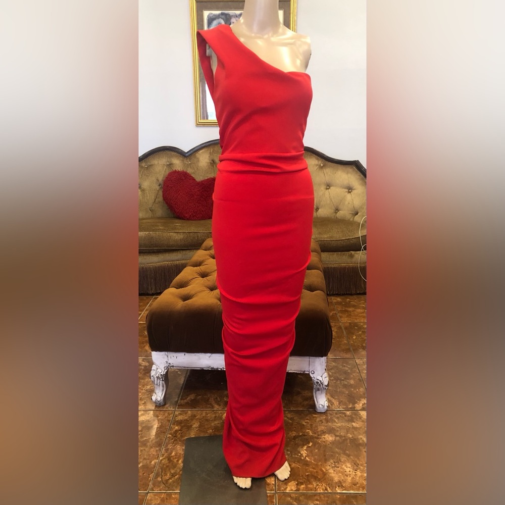 “ Issue by New York” True Red fitted pencil one shoulder gown size XS excellent